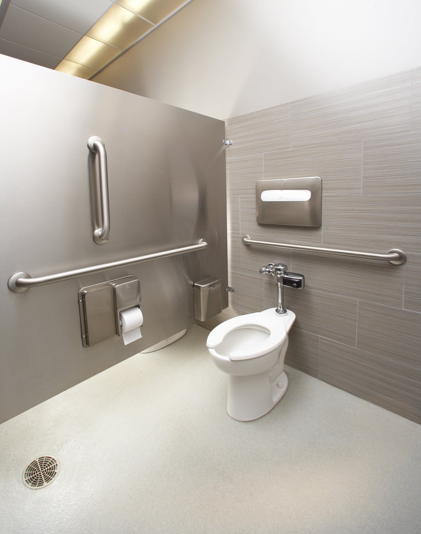 18" Grab Bar Stainless Steel, 1-1/2 O.D. Bradley 8120-001180